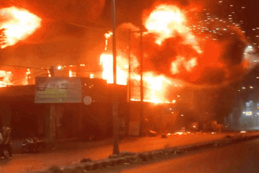 Nhà sách ở Bình Phước đổ sập sau hỏa hoạn