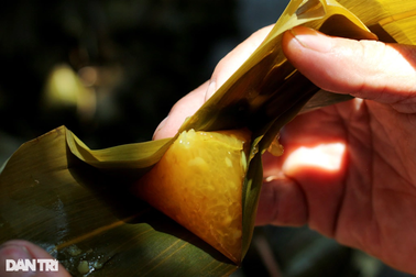 Làng bánh ú tro làm không kịp bán dịp Tết Đoan ngọ