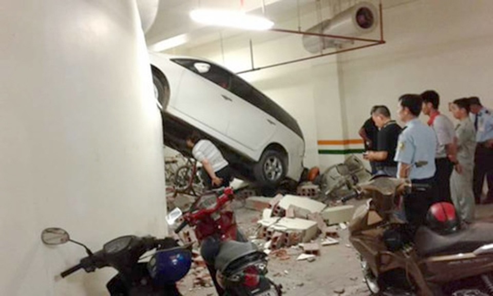 Tai nạn giao thông trong hầm chung cư xử lý như thế nào? - 1 Tai nạn giao thông trong hầm chung cư xử lý như thế nào? - 1