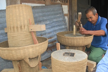 Cối xay lúa bằng tre “hồi sinh” sau nhiều thập kỷ bị lãng quên