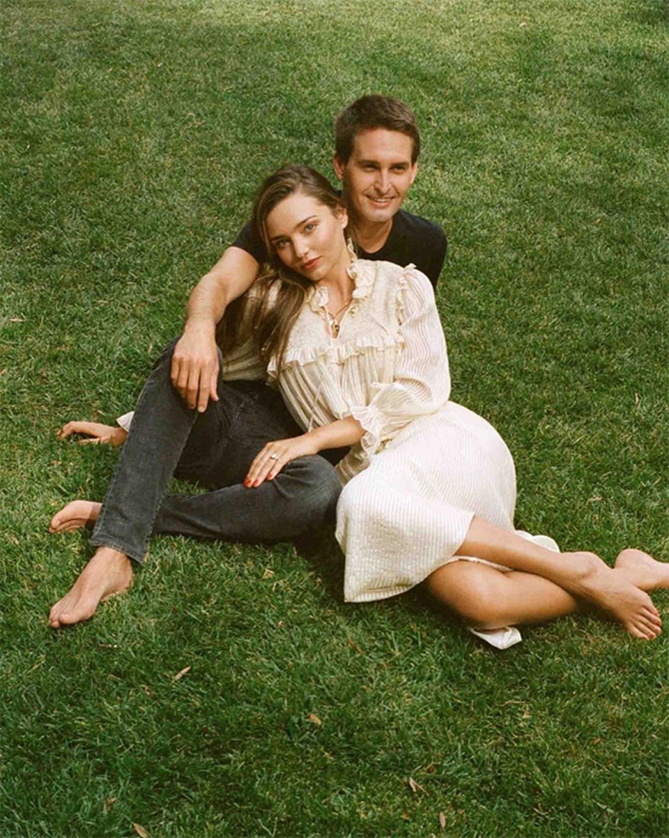 Hôn nhân viên mãn của siêu mẫu Miranda Kerr bên tỷ phú đẹp trai kém 7 tuổi - 4 Hôn nhân viên mãn của siêu mẫu Miranda Kerr bên tỷ phú đẹp trai kém 7 tuổi - 4