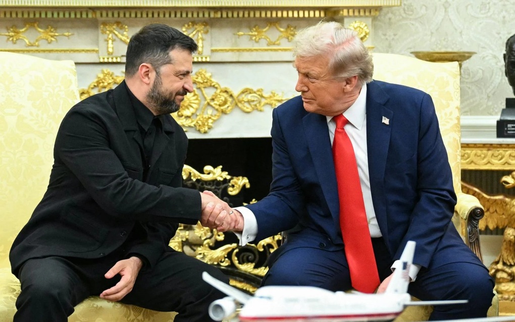 Ngoại giao vest và cảm ơn: Cách ông Zelensky thuyết phục ông Trump - 1 Ngoại giao vest và cảm ơn: Cách ông Zelensky thuyết phục ông Trump - 1