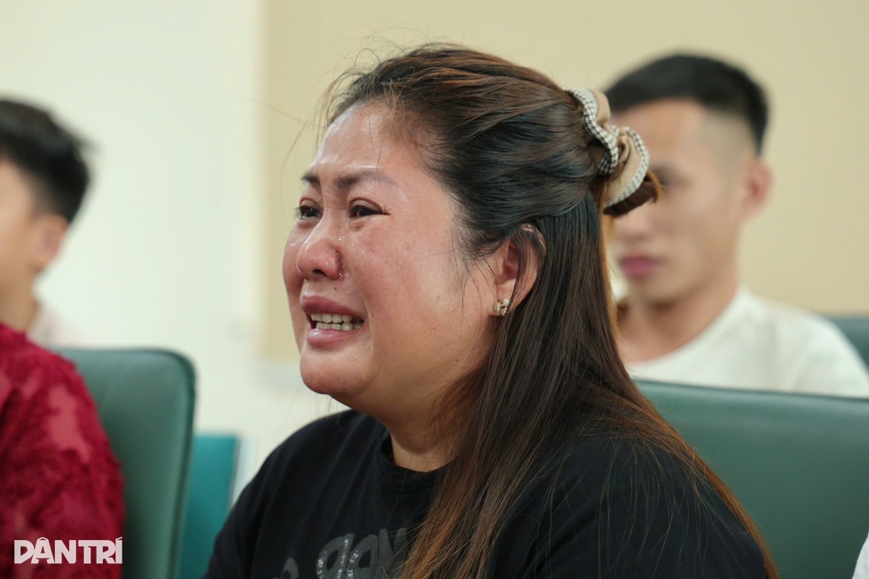 Cho con sang Pháp làm con nuôi, bố mẹ Việt vỡ oà ngày gặp lại sau 28 năm - 10 Cho con sang Pháp làm con nuôi, bố mẹ Việt vỡ oà ngày gặp lại sau 28 năm - 10