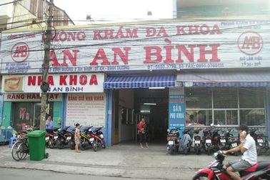 Bác sĩ mắt “kiêm” đặt vòng tránh thai