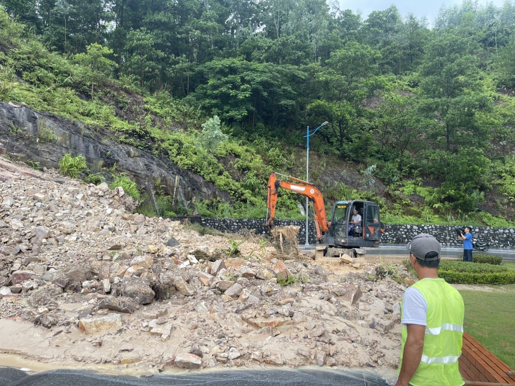 Nhiều đô thị ngập nặng sau bão, hàng trăm cây xanh gãy đổ - 6 Nhiều đô thị ngập nặng sau bão, hàng trăm cây xanh gãy đổ - 6