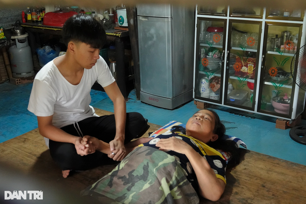 Mẹ nghèo 13 năm mắc suy thận mãn được giúp đỡ hơn 124 triệu đồng - 2 Mẹ nghèo 13 năm mắc suy thận mãn được giúp đỡ hơn 124 triệu đồng - 2