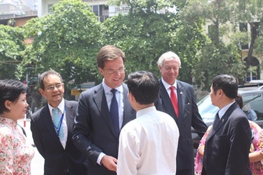 Thủ tướng Hà Lan ấn tượng với Đền Ngọc Sơn