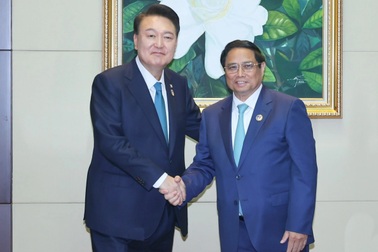 Thủ tướng đề nghị Hàn Quốc cấp khoản vay ưu đãi để xây đường sắt, cao tốc