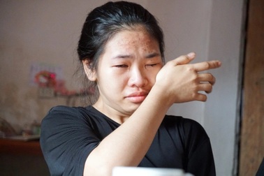 Những giọt nước mắt mặn chát của cô gái mồ côi trước ngưỡng cửa đại học