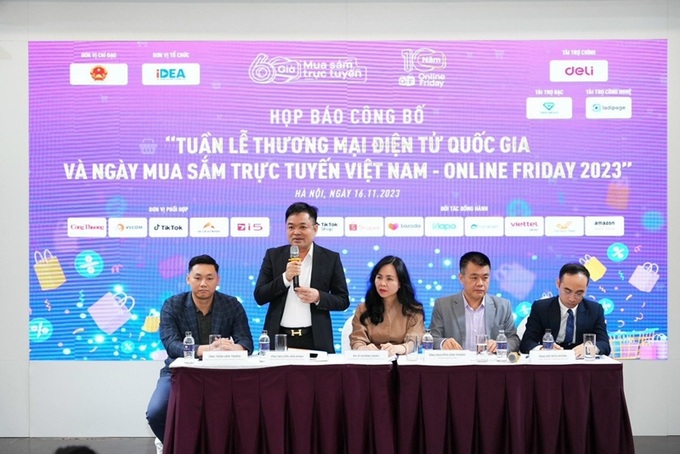 Ban tổ chức cung cấp thông tin sự kiện tại họp báo.