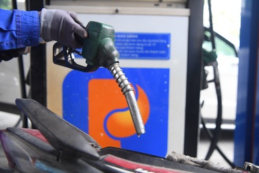 Giá xăng "nóng rẫy", đã đến lúc bỏ quỹ bình ổn?