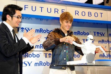 Mỹ ghen vì cơn sốt Justin Bieber quảng cáo cho robot Việt