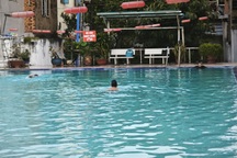 Điều tra vụ nữ sinh tử vong trong hồ bơi đang đóng cửa