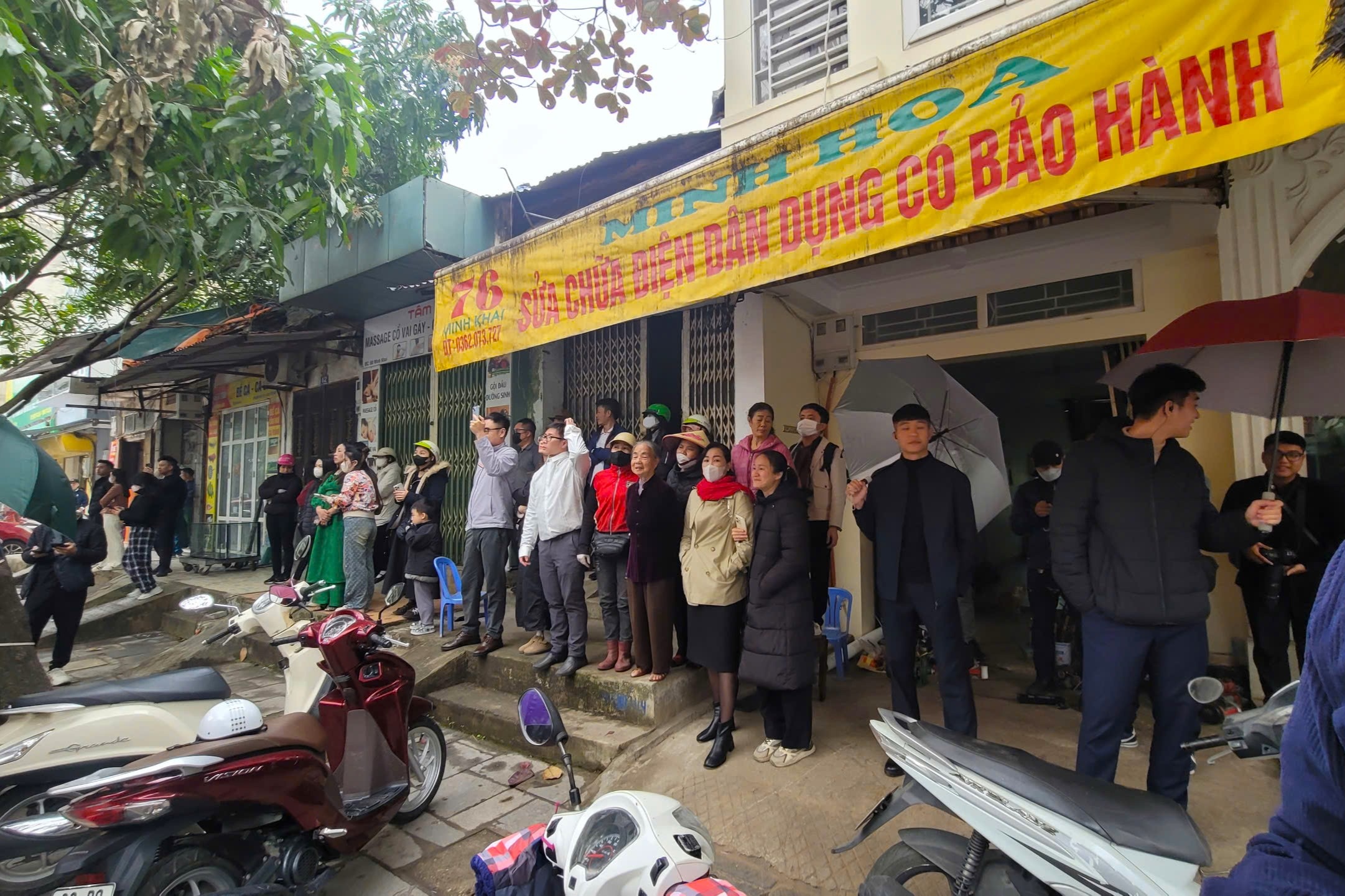 Segurança reforçada na cerimônia de noivado do vice-campeão Phuong Nhi - 3 An ninh thắt chặt tại lễ ăn hỏi của Á hậu Phương Nhi - 3