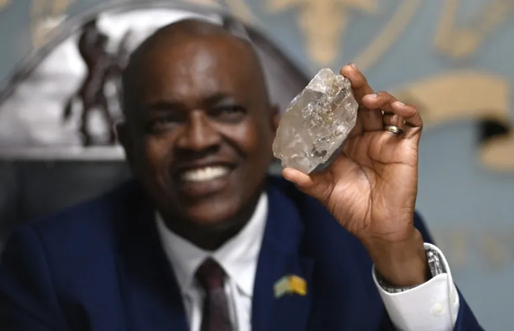 Viên kim cương lớn thứ hai thế giới được tìm thấy ở Botswana - 1 Viên kim cương lớn thứ hai thế giới được tìm thấy ở Botswana - 1
