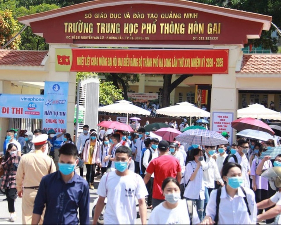 Quảng Ninh: Tìm cách đưa 500 học sinh mắc kẹt ở vùng dịch trở lại trường - 1 Quảng Ninh: Tìm cách đưa 500 học sinh mắc kẹt ở vùng dịch trở lại trường - 1