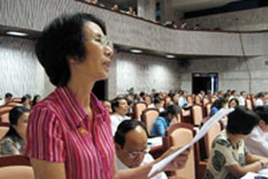 “Hãy tìm ra một công trình đúng tiến độ để… thưởng”