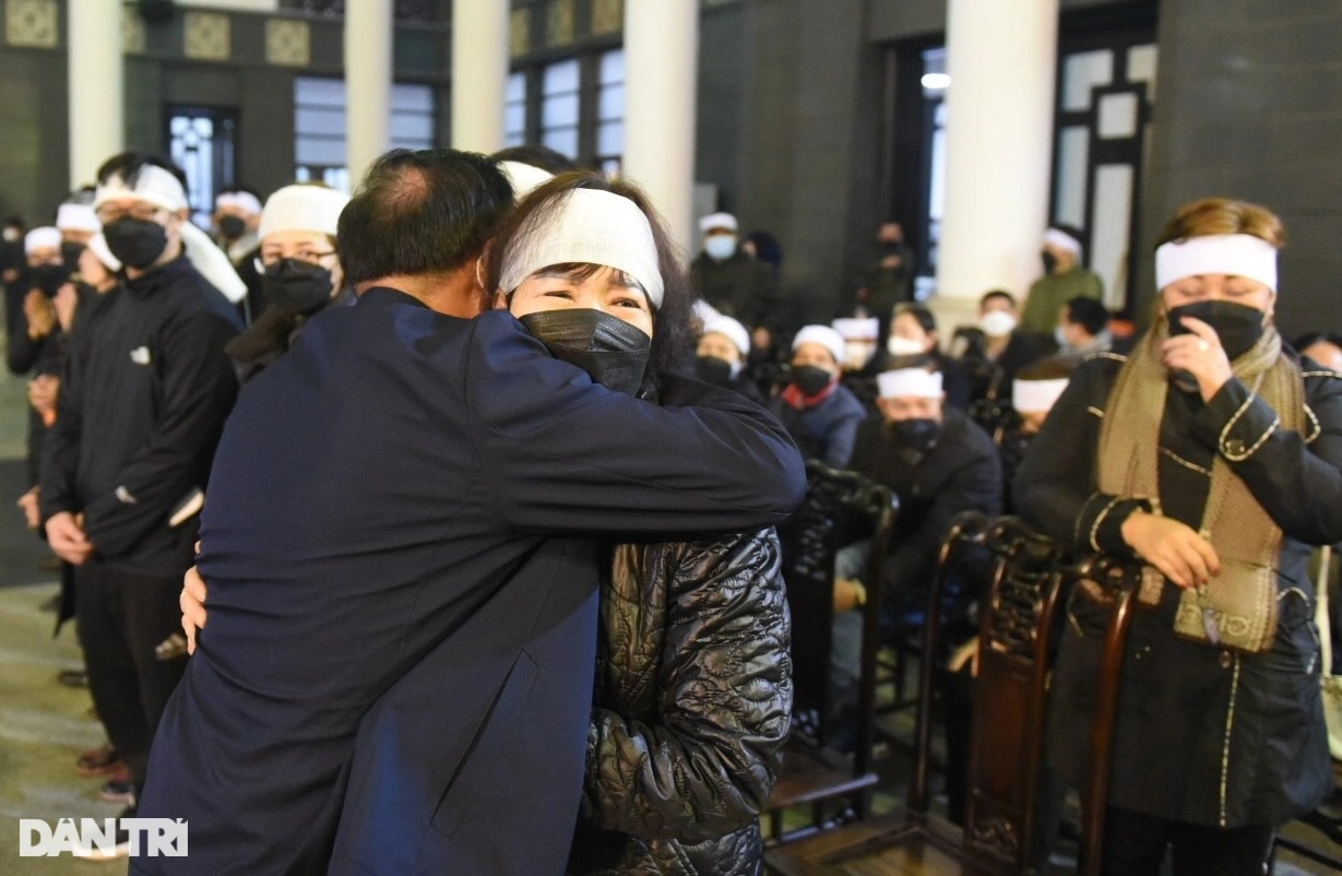 NSND Thu Hà, Trung Hiếu cùng dàn nghệ sĩ đưa tiễn NSƯT Tiến Hợi - 12