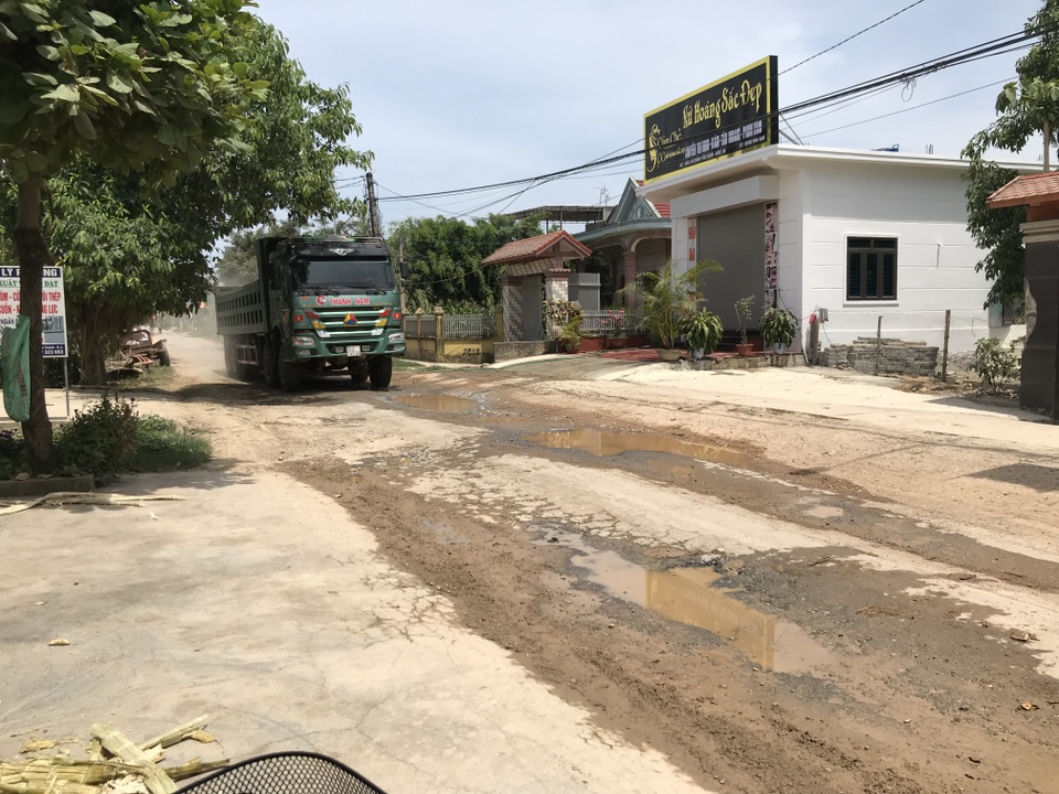 Nghệ An: Tỉnh lộ xuống cấp thê thảm, dân kêu trời không thấu! - 1 Nghệ An: Tỉnh lộ xuống cấp thê thảm, dân kêu trời không thấu! - 1