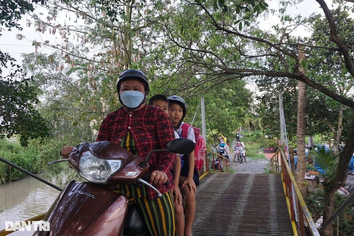 Ấp nghèo mong bạn đọc Dân trí giúp xây cầu, thoát cảnh bị sông nước cô lập - 4 Ấp nghèo mong bạn đọc Dân trí giúp xây cầu, thoát cảnh bị sông nước cô lập - 4