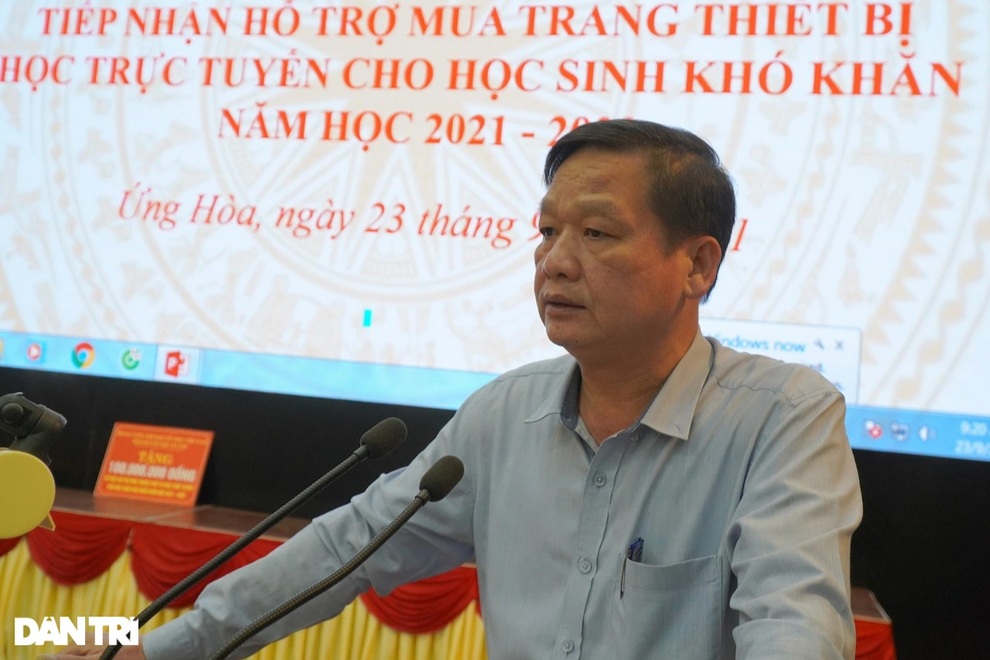 Trao 200 triệu đồng giúp đỡ học sinh nghèo bị ảnh hưởng bởi dịch Covid-19 - 4 Trao 200 triệu đồng giúp đỡ học sinh nghèo bị ảnh hưởng bởi dịch Covid-19 - 4