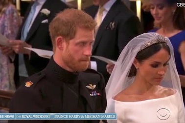 Khoảnh khắc Hoàng tử Harry rơi nước mắt trong đám cưới cổ tích