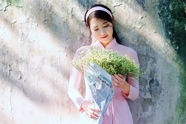 Vẻ đẹp dịu dàng của cô gái Hà thành trong những ngày nắng nhẹ