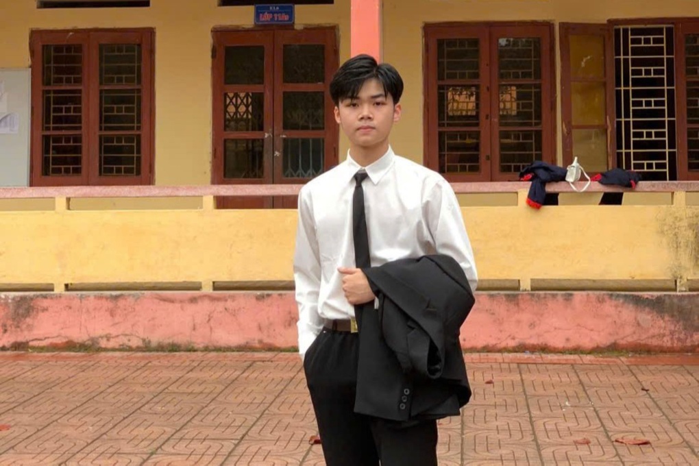 Thủ khoa A00 tỉnh Thanh Hóa: Dùng AI để tra cứu lý thuyết - 1 Thủ khoa A00 tỉnh Thanh Hóa: Dùng AI để tra cứu lý thuyết - 1