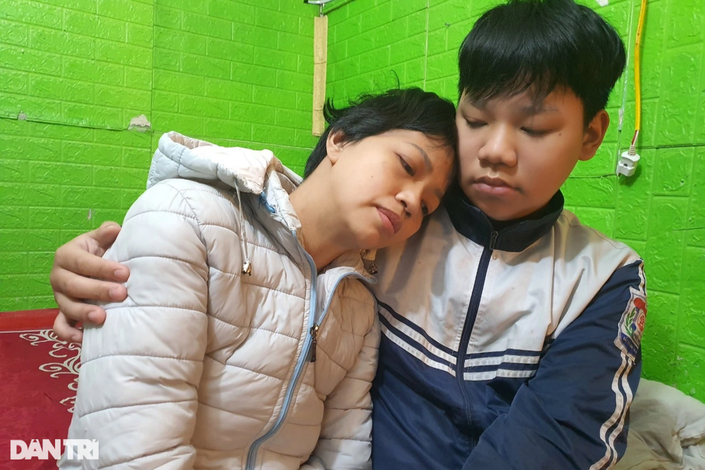 Thương cậu học trò non nớt mồ côi cha, đòi nghỉ học chăm mẹ ung thư ác tính - 4 Thương cậu học trò non nớt mồ côi cha, đòi nghỉ học chăm mẹ ung thư ác tính - 4