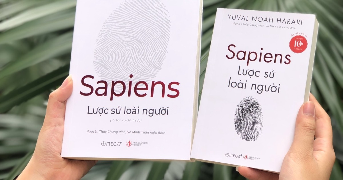 Phiên bản bỏ túi gọn nhẹ (bên phải) của cuốn sách "Sapiens - Lược sử loài người" (Ảnh: Omega Plus).