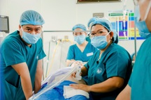 “Ba lần khóc” của sản phụ Singapore sang TPHCM cứu con và số 9 may mắn