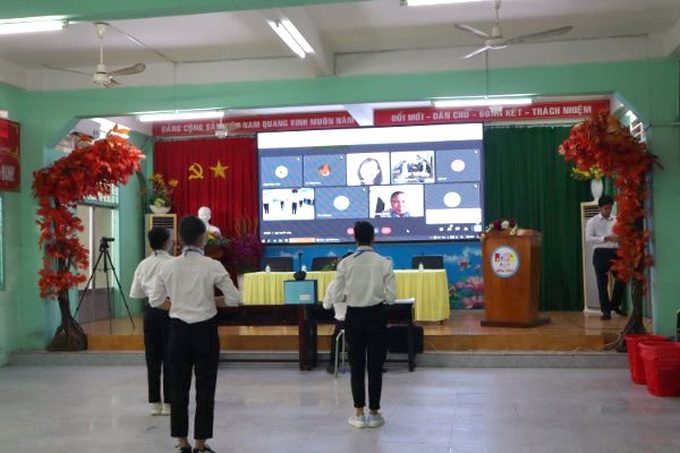 Tổ chức phiên giao dịch việc làm trực tuyến.