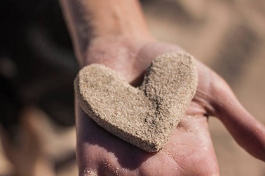 Hận hay thương rồi cũng hết một đời