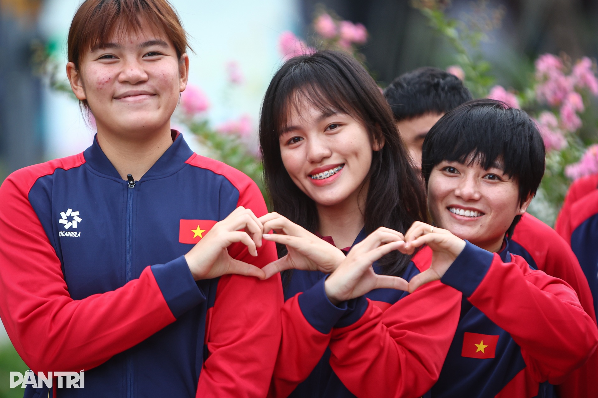 Hàng trăm VĐV hừng hực khí thế lên đường tranh tài SEA Games 33 - 5