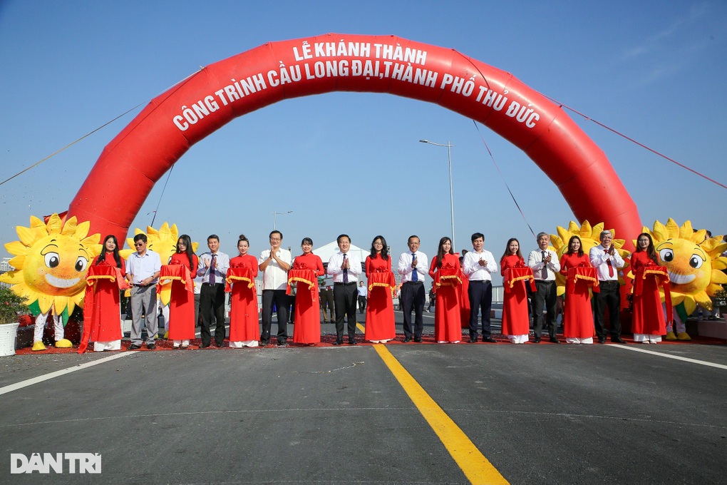 Thông xe cây cầu trăm tỷ ở TPHCM, rút ngắn quãng đường từ 10km còn 500m - 1 Thông xe cây cầu trăm tỷ ở TPHCM, rút ngắn quãng đường từ 10km còn 500m - 1