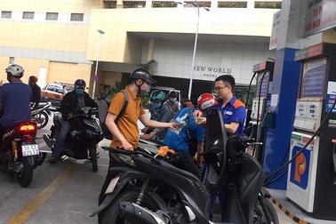 Kinh doanh xăng đang thua lỗ nặng nhưng dừng bán sẽ lập tức bị rút giấy phép