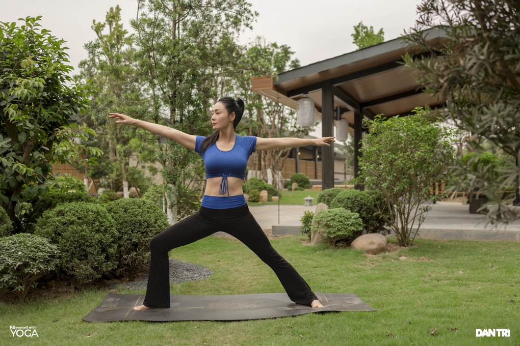 Quách Thu Phương trẻ đẹp khó tin ở tuổi 46 nhờ chăm tập yoga - 8 Quách Thu Phương trẻ đẹp khó tin ở tuổi 46 nhờ chăm tập yoga - 8
