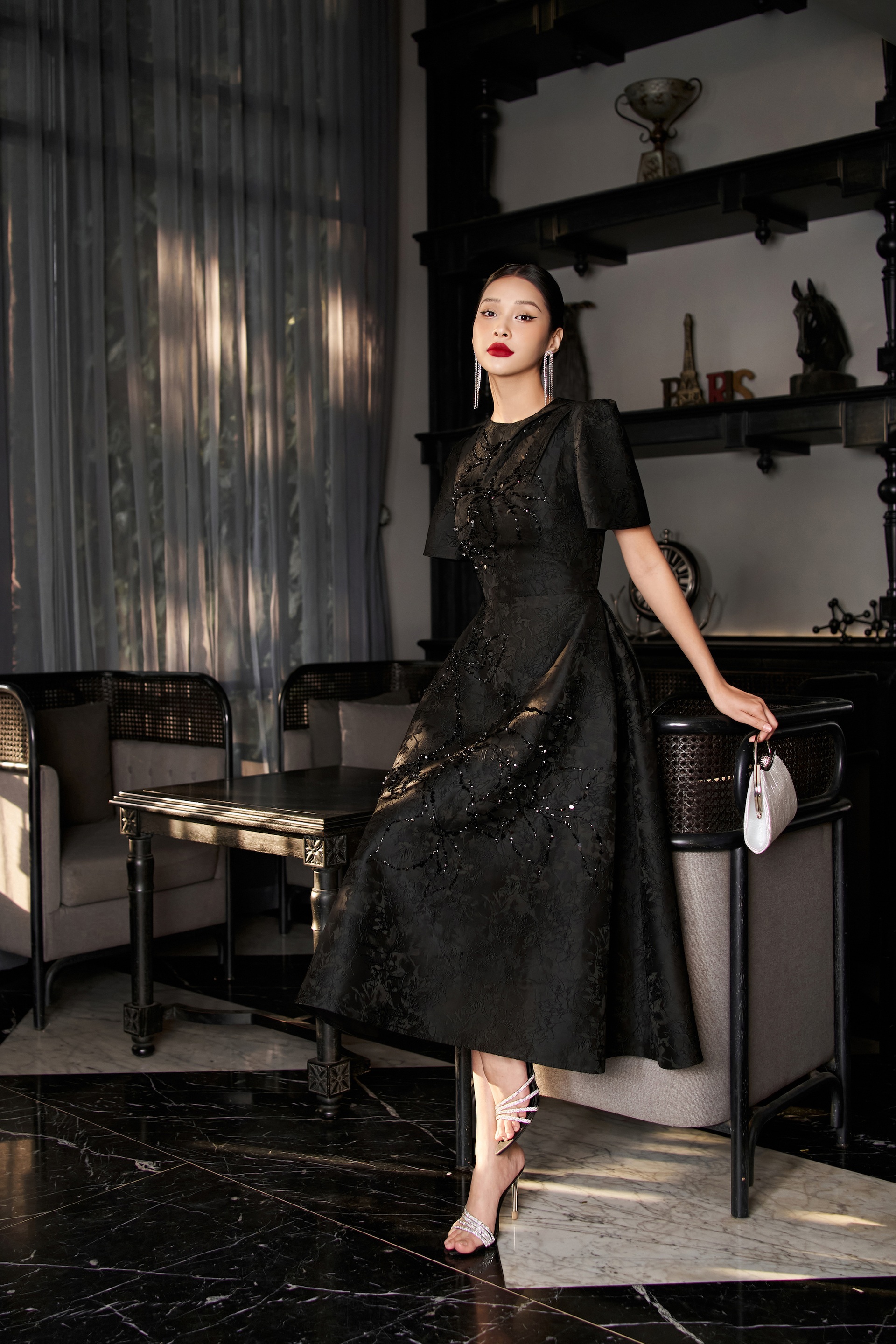 Xu hướng diện váy dạ hội lộng lẫy cho những ngày cuối năm - 6 Xu hướng diện váy dạ hội lộng lẫy cho những ngày cuối năm - 6