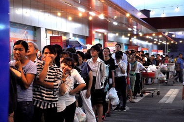 Hơn 20.000 lượt người dân xếp hàng ủng hộ hàng Việt