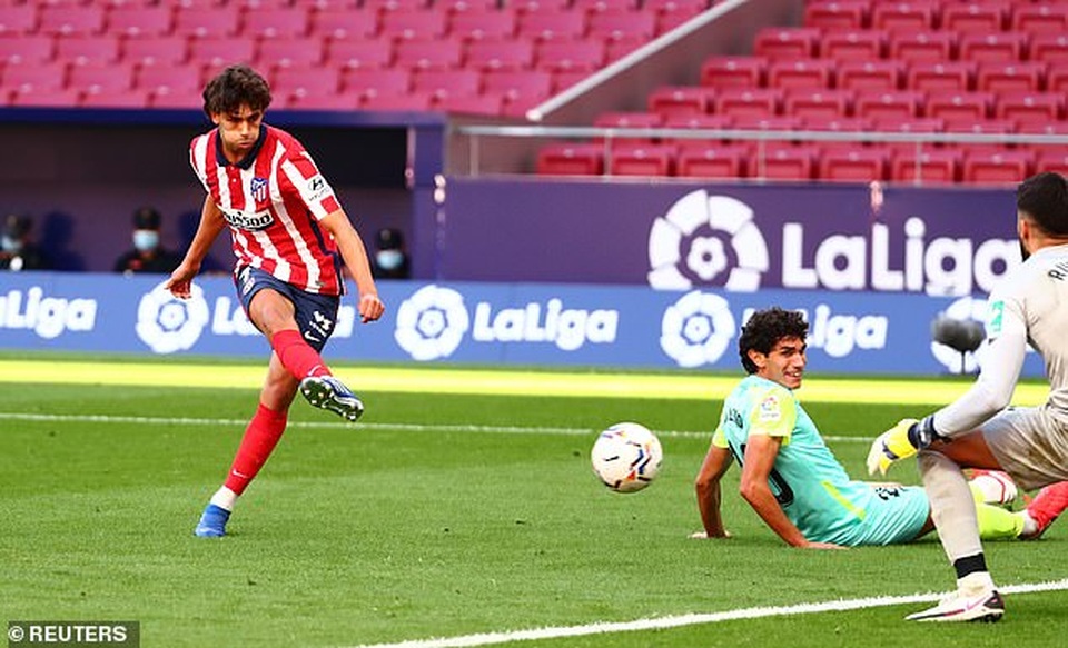 Luis Suarez lập cú đúp trong chiến thắng 6-1 của Atletico - 3 Luis Suarez lập cú đúp trong chiến thắng 6-1 của Atletico - 3