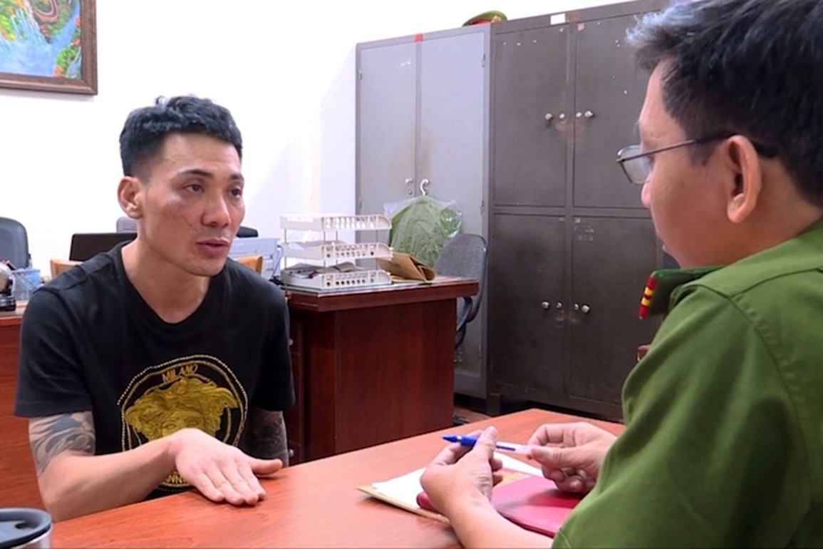 Hành trình truy bắt sát thủ đặc biệt nguy hiểm luôn thủ súng đã lên đạn - 4 Hành trình truy bắt sát thủ đặc biệt nguy hiểm luôn thủ súng đã lên đạn - 4