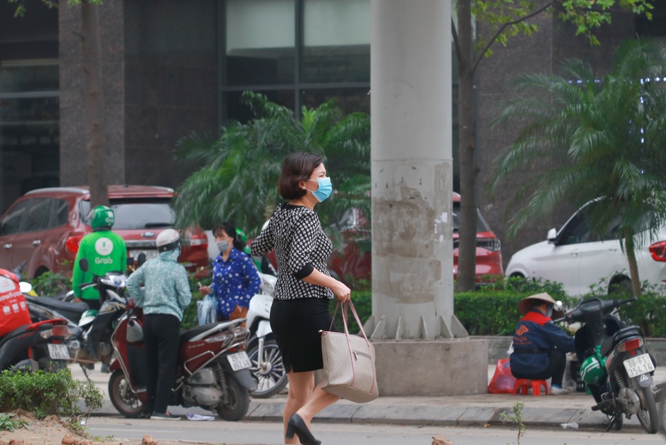 Người đi bộ né cầu vượt sang đường: thiếu văn minh hay văn hóa tiện? - 5 Người đi bộ né cầu vượt sang đường: thiếu văn minh hay văn hóa tiện? - 5