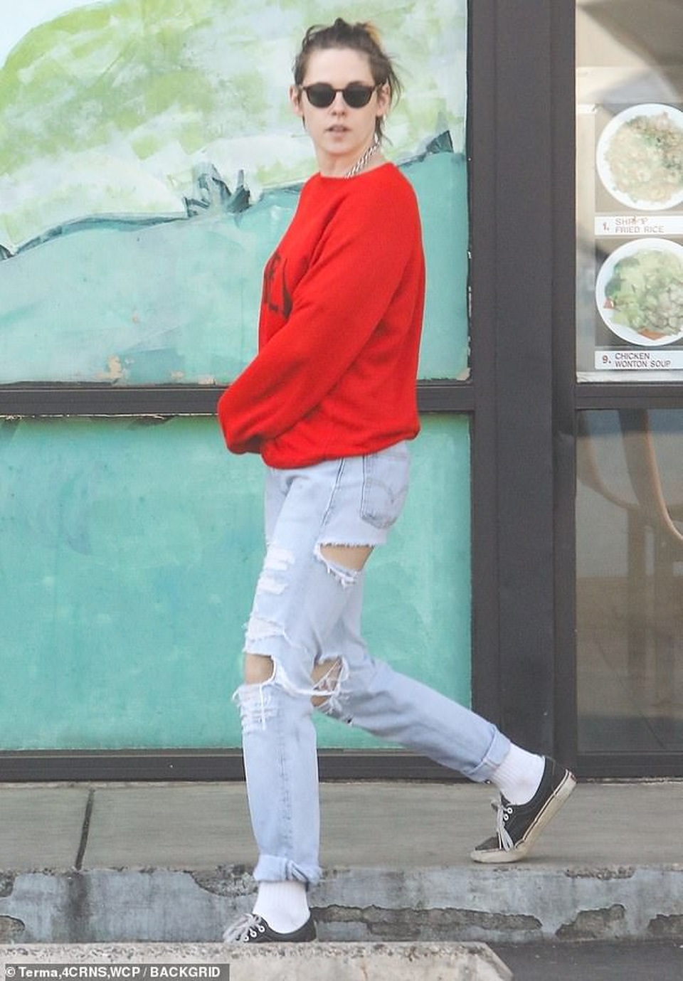 Kristen Stewart đi mua sắm cùng bạn gái mới - 4 Kristen Stewart đi mua sắm cùng bạn gái mới - 4