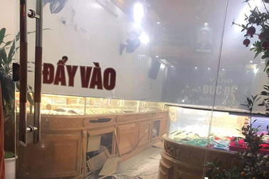 Truy bắt đối tượng nghi quăng mìn tự chế vào tiệm vàng