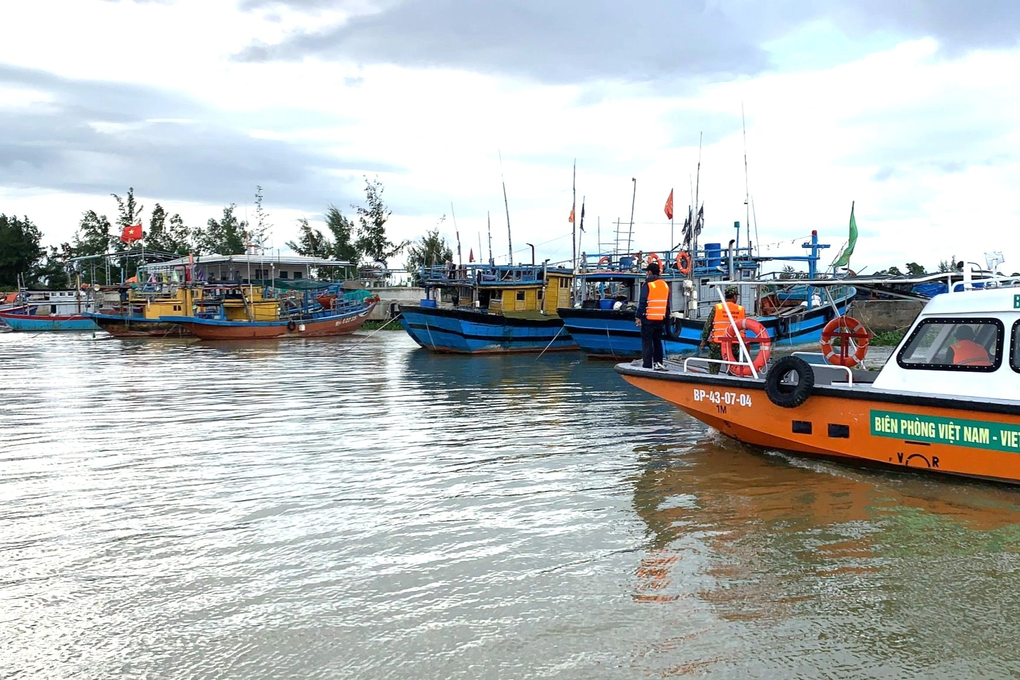 Gấp rút vá bờ biển Cửa Đại phòng áp thấp nhiệt đới - 5 Gấp rút vá bờ biển Cửa Đại phòng áp thấp nhiệt đới - 5