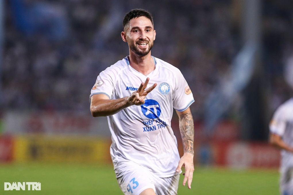 CLB Nam Định thắng đậm Hà Nội FC, xây chắc ngôi đầu V-League - 5 CLB Nam Định thắng đậm Hà Nội FC, xây chắc ngôi đầu V-League - 5