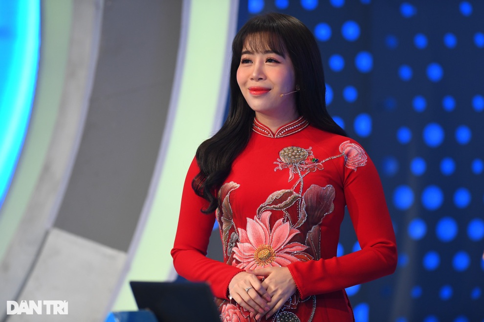 MC Diệp Chi đẹp rạng rỡ trong lần cuối dẫn Đường lên đỉnh Olympia - 5 MC Diệp Chi đẹp rạng rỡ trong lần cuối dẫn Đường lên đỉnh Olympia - 5