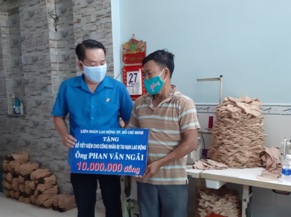 TPHCM: Bằng mọi giá không để công nhân mất việc làm vì Covid-19 - 6 TPHCM: Bằng mọi giá không để công nhân mất việc làm vì Covid-19 - 6