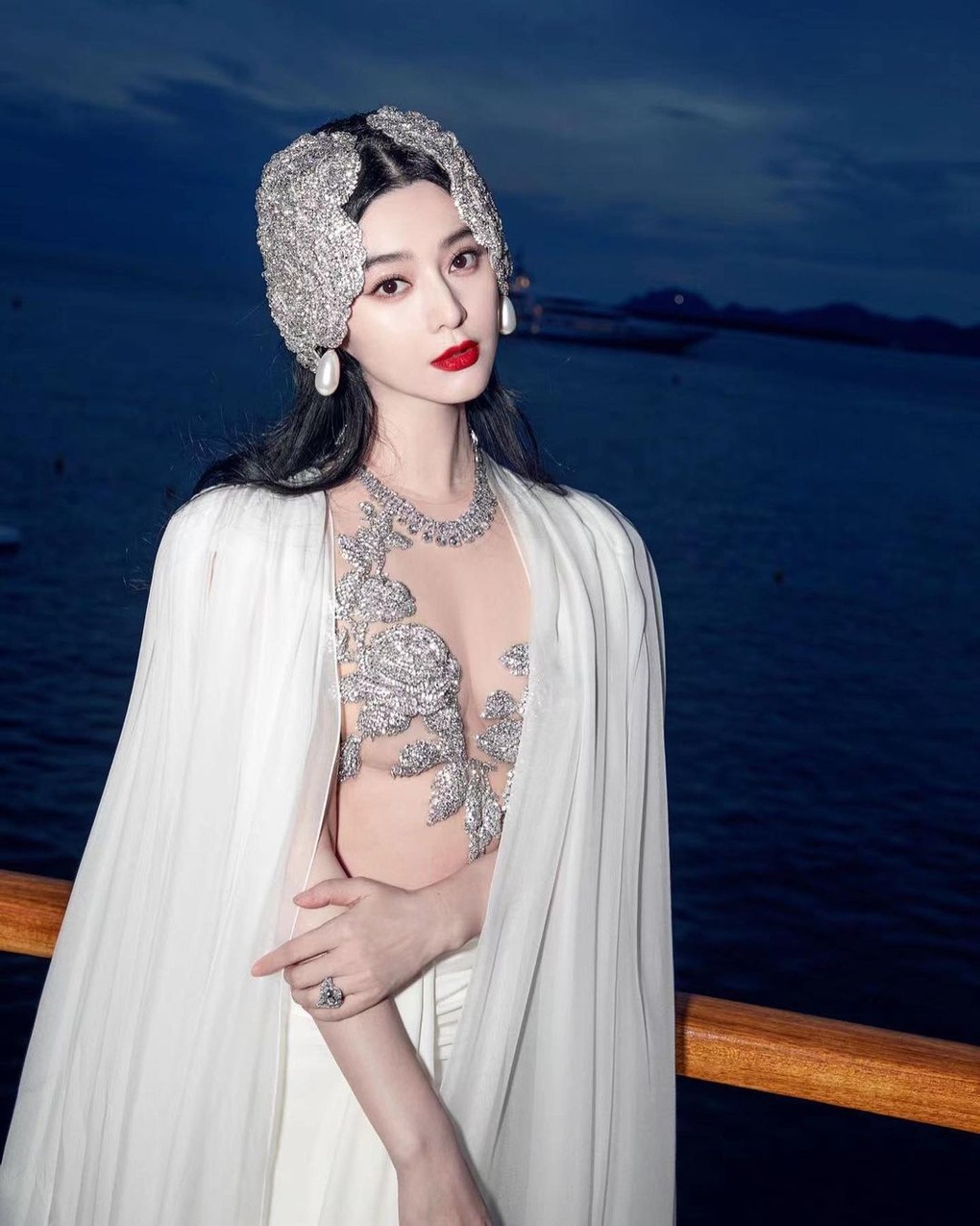 Phong cách gây bão của Phạm Băng Băng tại Cannes, có váy của NTK Việt - 8 Phong cách gây bão của Phạm Băng Băng tại Cannes, có váy của NTK Việt - 8