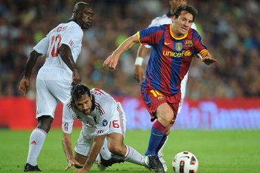 Barcelona đụng Milan, MU dễ thở